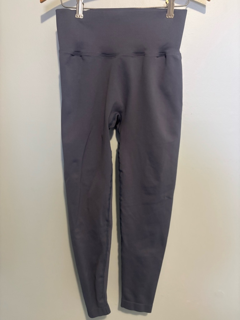 High-Waist Leggings in Charcoal Gray
